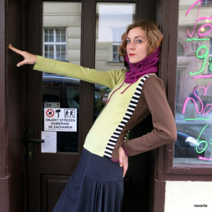 ANKA recyklovany rolak 1 ANKA-recycled turtleneck Brave turtleneck, do you want a green or brown sleeve today? A sweater that attracts attention, each piece a unique original, which is created by recycling our older collections. The material is a blended yarn from a German manufacturer - 50% merino wool + 50% polyester. Pre-washed, easy maintenance - by washing on a fine program. Size: 38-42 / can be made on request, it's just not possible to make two completely identical models :) Brave turtleneck, do you want a green or brown sleeve today? A sweater that attracts attention, each piece a unique original, which is created by recycling our older collections. The material is a blended yarn from a German manufacturer - 50% merino wool + 50% polyester. Pre-washed, easy maintenance - by washing on a fine program. Size: 38-42 / can be made on request, it's just not possible to make two completely identical models :)