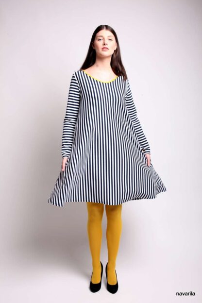 Navarila Mary prouzkovane saty s kapsami 4 Mary - striped dress with pockets Flared blue and white striped dress, a-cut cut, with long sleeves, with yellow pockets and a neckline trim. Sewn from a beautiful knit in a composition of 92% cotton and 8% elastane.   You can complete with the Cobra sweater with the same yellow stripe in the pattern. Maintenance: gentle wash up to 30 degrees. size.S,M,L, Flared blue and white striped dress, a-cut cut, with long sleeves, with yellow pockets and a neckline trim. Sewn from a beautiful knit in a composition of 92% cotton and 8% elastane.   You can complete with the Cobra sweater with the same yellow stripe in the pattern. Maintenance: gentle wash up to 30 degrees. size.S,M,L,