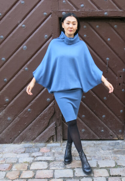IMG 7665 YANY-knitted kimono blue dress Simple in shape, rich in its use are kimono dress- tunic, with 3/4 sleeves and a wide turtleneck. We offer the last 1 piece in blue, size M / L Knitted from 50% merino / polyester yarn These dresses suit women of all sizes and are usually sold out immediately! Very easy maintenance - washing on a delicate program in the washing machine up to 30 degrees. After washing, spread on a towel. Simple in shape, rich in its use are kimono dress- tunic, with 3/4 sleeves and a wide turtleneck. We offer the last 1 piece in blue, size M / L Knitted from 50% merino / polyester yarn These dresses suit women of all sizes and are usually sold out immediately! Very easy maintenance - washing on a delicate program in the washing machine up to 30 degrees. After washing, spread on a towel.