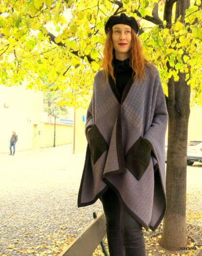 IMG 9151 MALONA- knitted poncho with pockets This elegant poncho with a rooster footprint pattern in blue / brown has a dark brown edging and 2 pockets, right on your hands when you need to warm up! Yarn 80% merino wool + 20% PES All models are already pre-washed, maintenance by washing in a washing machine for a fine program up to 30 degrees. Spread after washing. Without sizes, dimensions 120x160cm This elegant poncho with a rooster footprint pattern in blue / brown has a dark brown edging and 2 pockets, right on your hands when you need to warm up! Yarn 80% merino wool + 20% PES All models are already pre-washed, maintenance by washing in a washing machine for a fine program up to 30 degrees. Spread after washing. Without sizes, dimensions 120x160cm
