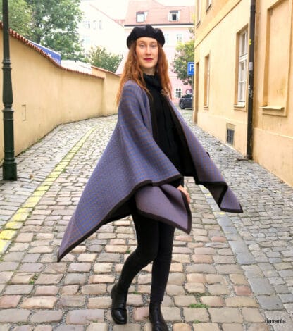 IMG 9169 MALONA- knitted poncho with pockets This elegant poncho with a rooster footprint pattern in blue / brown has a dark brown edging and 2 pockets, right on your hands when you need to warm up! Yarn 80% merino wool + 20% PES All models are already pre-washed, maintenance by washing in a washing machine for a fine program up to 30 degrees. Spread after washing. Without sizes, dimensions 120x160cm This elegant poncho with a rooster footprint pattern in blue / brown has a dark brown edging and 2 pockets, right on your hands when you need to warm up! Yarn 80% merino wool + 20% PES All models are already pre-washed, maintenance by washing in a washing machine for a fine program up to 30 degrees. Spread after washing. Without sizes, dimensions 120x160cm