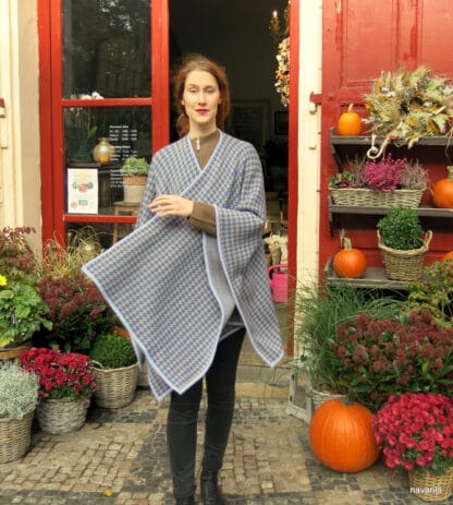 IMG 9233 PALOMA- knitted poncho This elegant poncho with a rooster footprint pattern in blue / beige has a blue trim and will warm you up perfectly in this autumn time. Only one piece! Yarn 80% merino wool + 20% PES All models are already pre-washed, maintenance by washing in a washing machine for a fine program up to 30 degrees. Spread after washing. Without sizes, dimensions 120x160cm This elegant poncho with a rooster footprint pattern in blue / beige has a blue trim and will warm you up perfectly in this autumn time. Only one piece! Yarn 80% merino wool + 20% PES All models are already pre-washed, maintenance by washing in a washing machine for a fine program up to 30 degrees. Spread after washing. Without sizes, dimensions 120x160cm