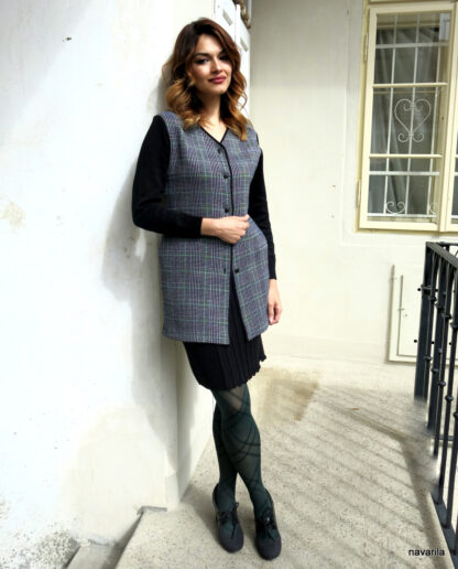 1024574144 4 2905751206 001 TARO- checkered jacket with pockets Longer jacket, knitted in a jacquard tartan pattern with a green line, with side pockets. Knitted from cotton yarn, it guarantees the softest texture to all who don't like the wool. Black sleeves, button fastening. Slightly tapered at the waist. Yarn composition - 50% cotton + 50% polyester. All our models are already pre-washed, maintenance is very practical - machine washes on a delicate program. Size L. Other sizes to order within 14 days. Longer jacket, knitted in a jacquard tartan pattern with a green line, with side pockets. Knitted from cotton yarn, it guarantees the softest texture to all who don't like the wool. Black sleeves, button fastening. Slightly tapered at the waist. Yarn composition - 50% cotton + 50% polyester. All our models are already pre-washed, maintenance is very practical - machine washes on a delicate program. Size L. Other sizes to order within 14 days.