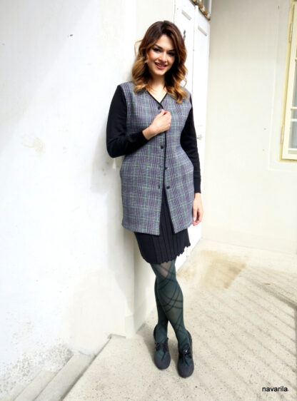 13976000 4 771925027 001 TARO- checkered jacket with pockets Longer jacket, knitted in a jacquard tartan pattern with a green line, with side pockets. Knitted from cotton yarn, it guarantees the softest texture to all who don't like the wool. Black sleeves, button fastening. Slightly tapered at the waist. Yarn composition - 50% cotton + 50% polyester. All our models are already pre-washed, maintenance is very practical - machine washes on a delicate program. Size L. Other sizes to order within 14 days. Longer jacket, knitted in a jacquard tartan pattern with a green line, with side pockets. Knitted from cotton yarn, it guarantees the softest texture to all who don't like the wool. Black sleeves, button fastening. Slightly tapered at the waist. Yarn composition - 50% cotton + 50% polyester. All our models are already pre-washed, maintenance is very practical - machine washes on a delicate program. Size L. Other sizes to order within 14 days.
