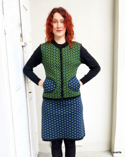 IMG 1824 001 NEMO II.- patterned jacket with pockets Blue-green patterned jacket with black sleeves and decorative pockets. Knitted with a jacquard pattern from cotton yarn, it guarantees the softest texture to all that is wool. Black sleeves, collar and placket, button fastening. Slightly tapered at the waist. It is possible to add a skirt of the same pattern in the opposite color. Yarn composition - 50% cotton + 50% polyester. All our models are already pre-washed, and the material does not bite, and does not pill - very practical maintenance - washing in the washing machine on a gentle program up to 30 degrees. Only one original model - size M Other sizes on order within 14 days. Blue-green patterned jacket with black sleeves and decorative pockets. Knitted with a jacquard pattern from cotton yarn, it guarantees the softest texture to all that is wool. Black sleeves, collar and placket, button fastening. Slightly tapered at the waist. It is possible to add a skirt of the same pattern in the opposite color. Yarn composition - 50% cotton + 50% polyester. All our models are already pre-washed, and the material does not bite, and does not pill - very practical maintenance - washing in the washing machine on a gentle program up to 30 degrees. Only one original model - size M Other sizes on order within 14 days.