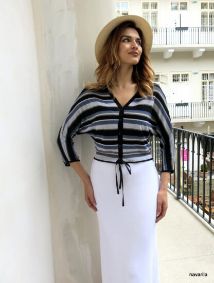 IMG 2785 JERY-summer striped sweater Lightweight striped jumper, knitted in a comfortable viscose knit, with kimono three-quarter length sleeves and a ribbed waist tied with a satin ribbon. 171 / 5 000 Výsledky překladu Výsledek překladu The entire front edge is lined with a black hollow. The color is always the same - blue-brown-black, gray stripes, only - either black or brown prevails. Small slits on the sleeves. Sizes: S, M, L - on request Gentle hand wash at 30 degrees, then spread on a towel. Lightweight striped jumper, knitted in a comfortable viscose knit, with kimono three-quarter length sleeves and a ribbed waist tied with a satin ribbon. 171 / 5 000 Výsledky překladu Výsledek překladu The entire front edge is lined with a black hollow. The color is always the same - blue-brown-black, gray stripes, only - either black or brown prevails. Small slits on the sleeves. Sizes: S, M, L - on request Gentle hand wash at 30 degrees, then spread on a towel.