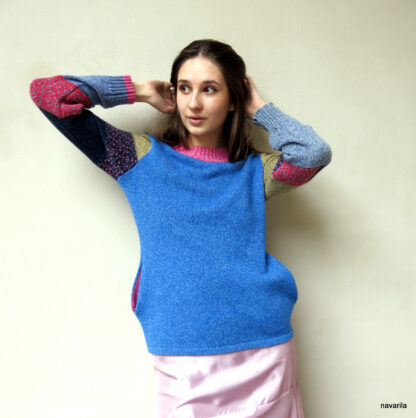 IMG 3980 MELEN - sweater with cashmere, colorful The brightly colored, coarsely knitted but soft sweater is knitted from merino wool with a mixture of cashmere, it has pink pockets sewn into the side. 80% merino wool + 10% cashmere + 10% polyester Maintenance - we recommend hand washing in lukewarm water, then spread on a towel. Only one unique original model. The brightly colored, coarsely knitted but soft sweater is knitted from merino wool with a mixture of cashmere, it has pink pockets sewn into the side. 80% merino wool + 10% cashmere + 10% polyester Maintenance - we recommend hand washing in lukewarm water, then spread on a towel. Only one unique original model.